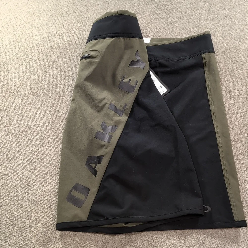 Oakley Floater Angle Block 18in Ultimate Blackout Boardshorts‎ Green Black NWT